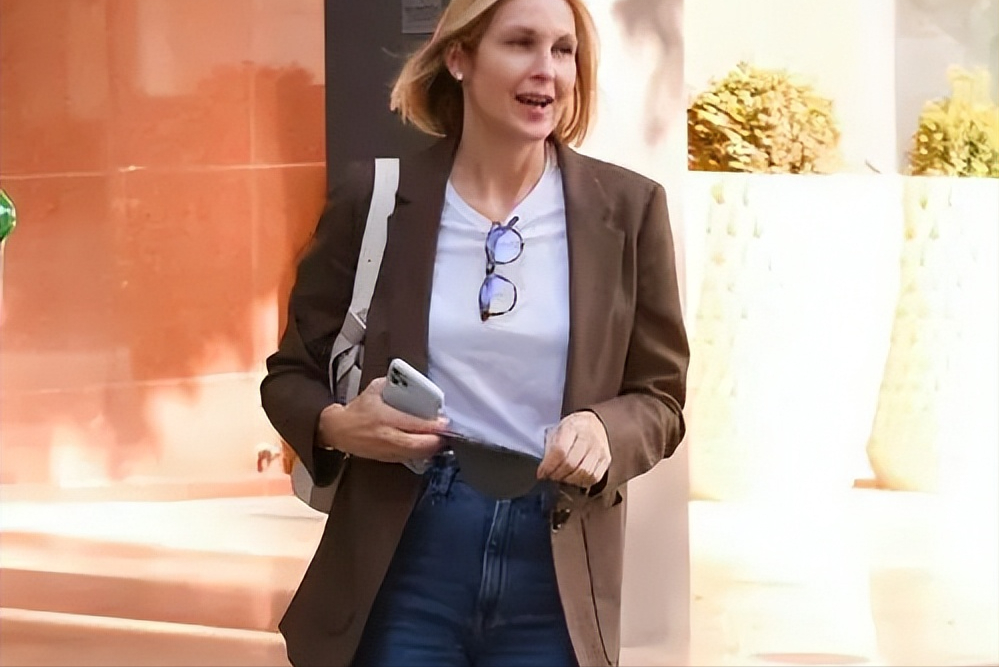 春夏街拍时尚图片2024款_春夏街拍衣服搭配图片_2024春夏时尚街拍图片