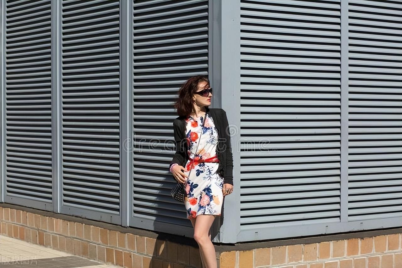 春夏街拍时尚图片2024款_春夏街拍衣服搭配图片_2024春夏时尚街拍图片