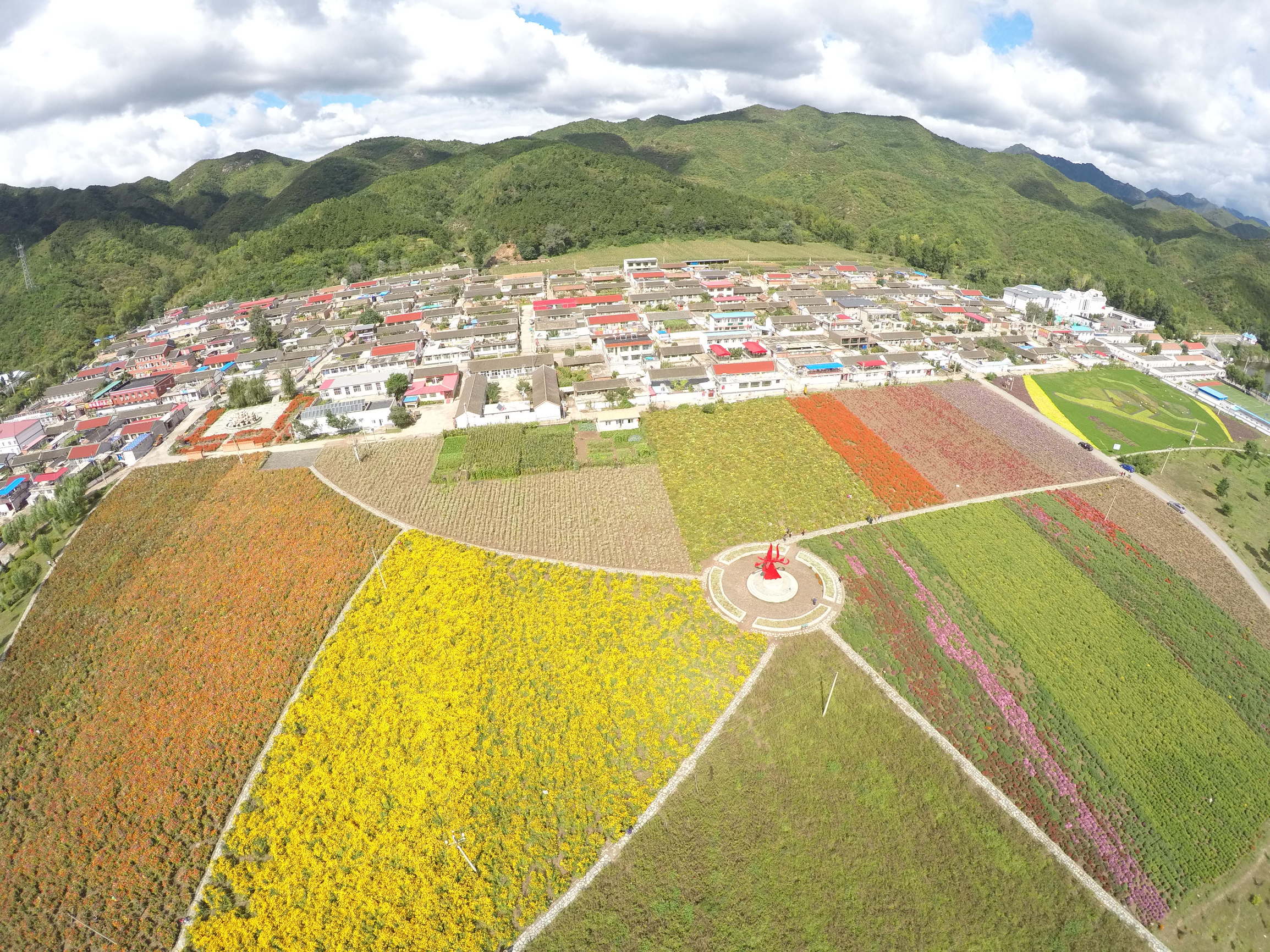 北京黑龙潭旅游攻略-北京龙潭景区(图4) 北京黑龙潭旅游攻略_北京龙潭大峡谷风景区_北京龙潭景区