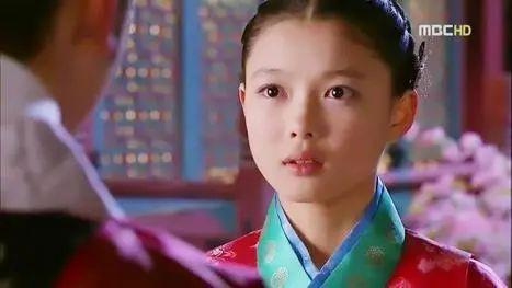 韩国最时尚的女明星_明星时尚韩国女星是谁_韩国明星时尚穿搭