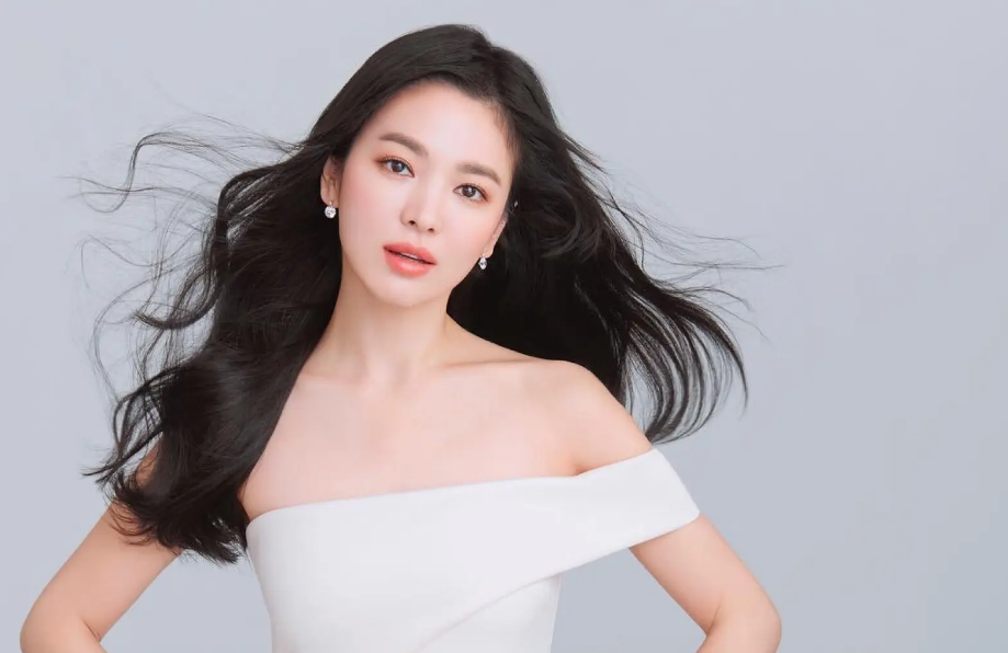 韩国明星时尚穿搭_韩国最时尚的女明星_明星时尚韩国女星是谁