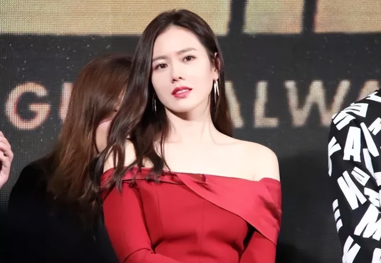 韩国明星时尚穿搭_韩国最时尚的女明星_明星时尚韩国女星是谁