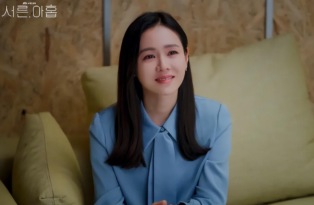 韩国明星时尚穿搭_明星时尚韩国女星是谁_韩国最时尚的女明星