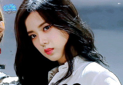 韩国明星时尚穿搭_韩国最时尚的女明星_明星时尚韩国女星是谁