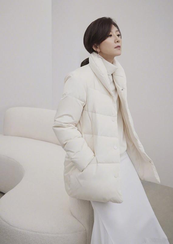 韩国最时尚的女明星-韩国女明星的穿搭(图1) 韩国女明星的穿搭_韩国最时尚的女明星_韩国明星时尚穿搭