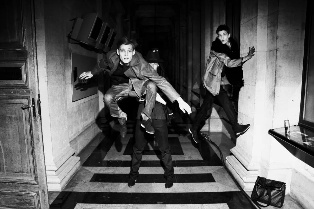 巴黎时装_巴黎时装百科_为什么巴黎是时尚之都