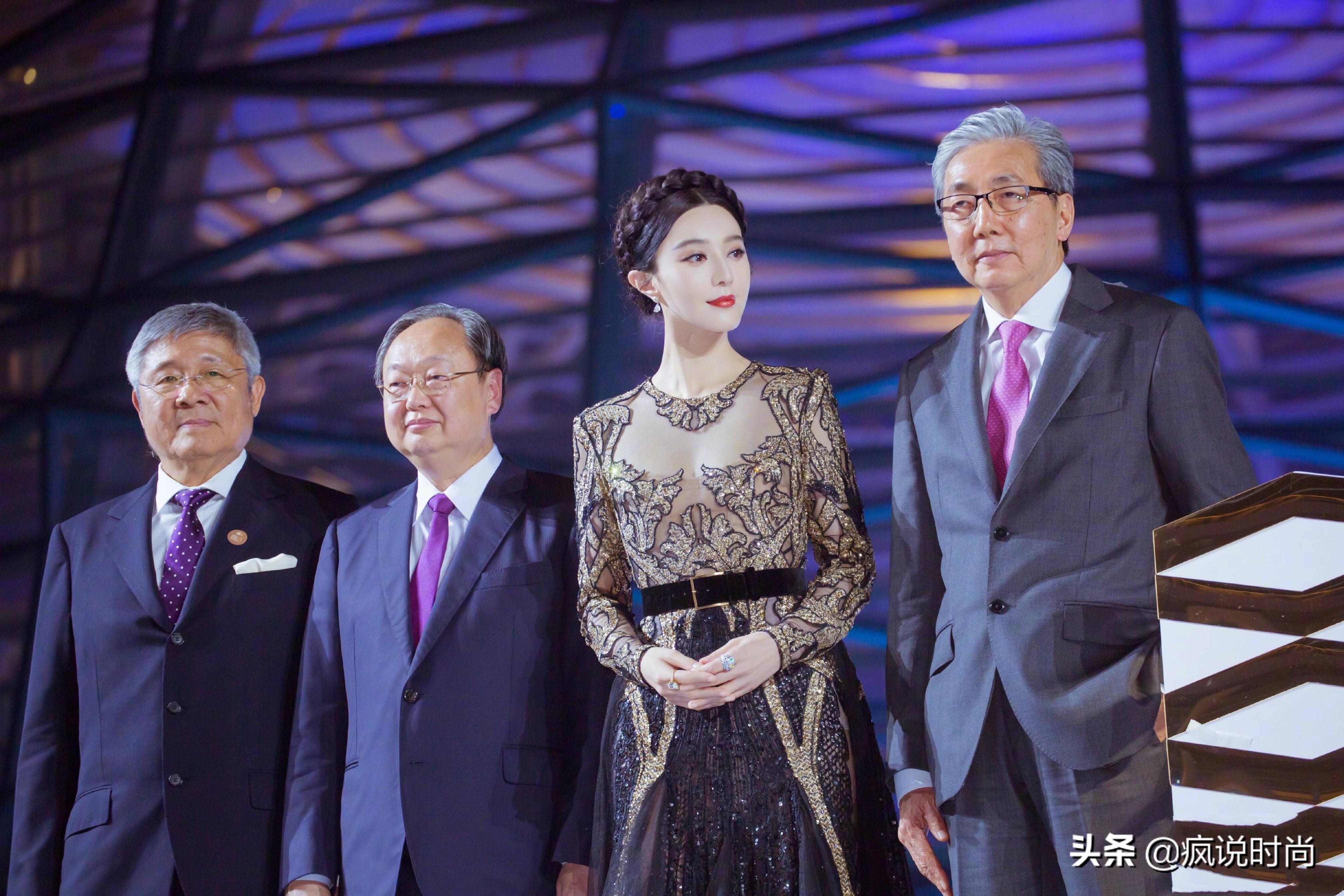 范冰冰时尚芭莎杂志封面_范冰冰时尚先生_范冰冰 时尚