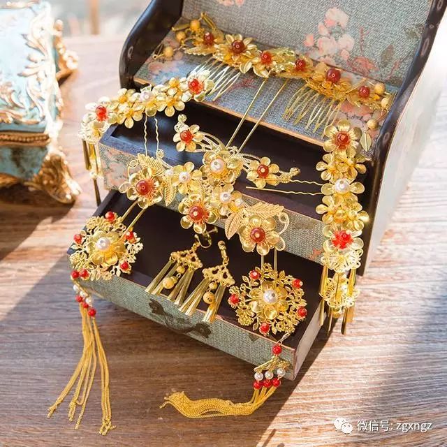 婚纱化妆图片新娘_新娘婚纱妆容_时尚新娘造型:婚纱礼服配饰化妆