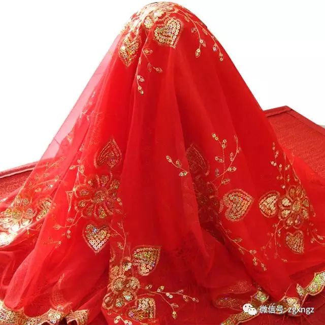 时尚新娘造型:婚纱礼服配饰化妆_新娘婚纱妆容_婚纱化妆图片新娘