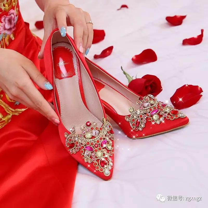 婚纱化妆图片新娘_时尚新娘造型:婚纱礼服配饰化妆_新娘婚纱妆容