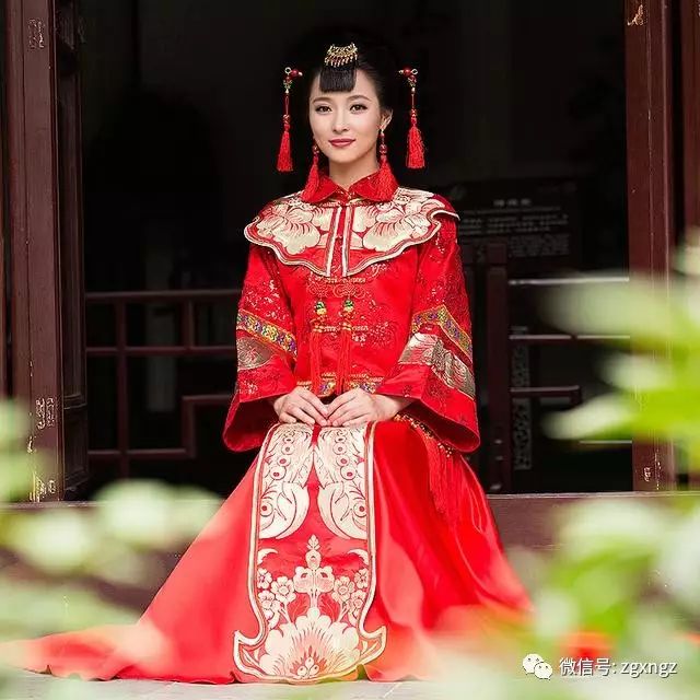 时尚新娘造型:婚纱礼服配饰化妆_婚纱化妆图片新娘_新娘婚纱妆容