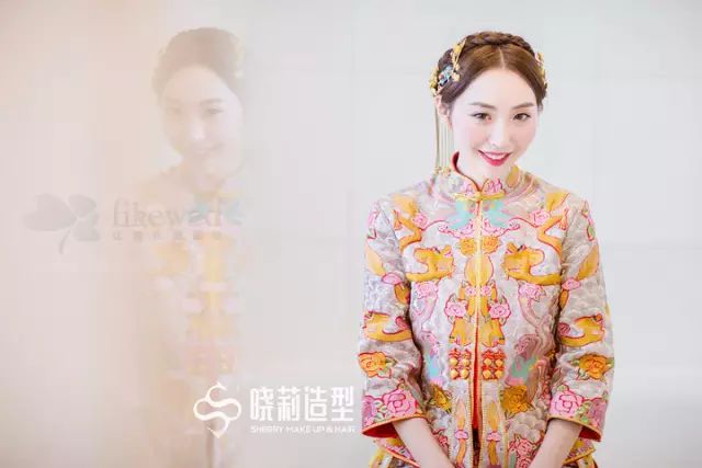 时尚新娘造型:婚纱礼服配饰化妆_婚纱化妆_新娘婚纱装