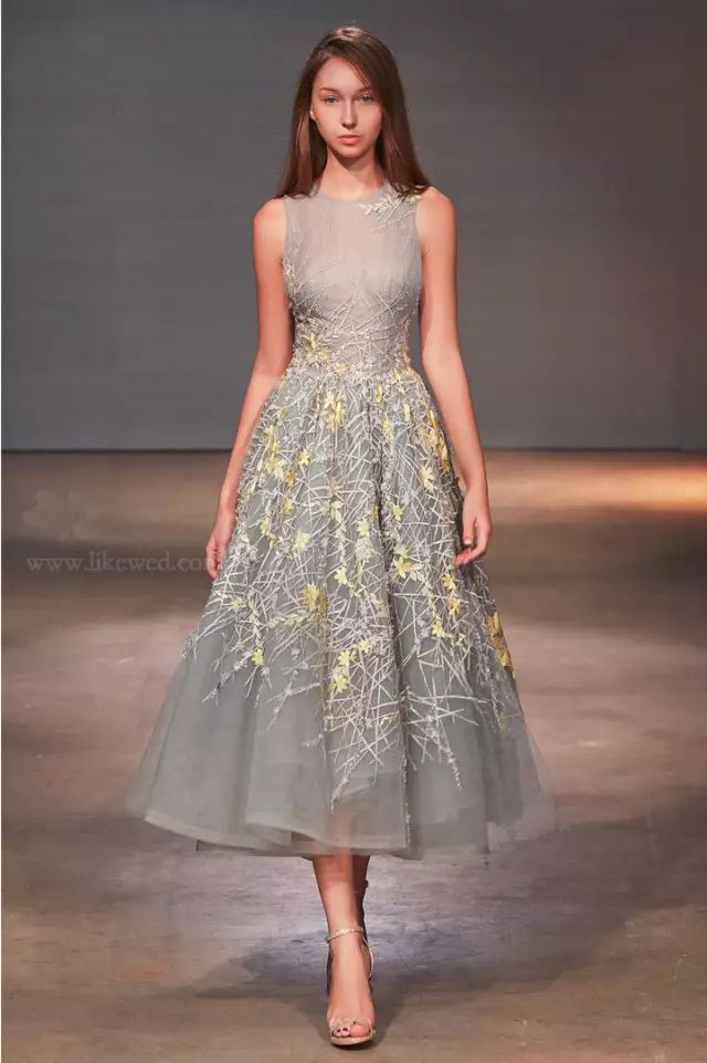 新娘婚纱装_婚纱化妆_时尚新娘造型:婚纱礼服配饰化妆