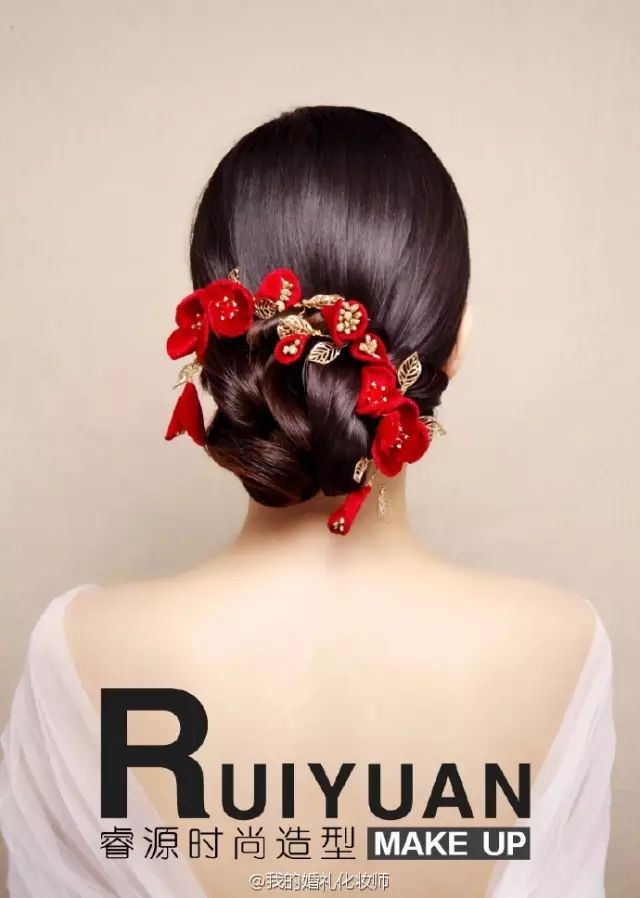 婚纱化妆_时尚新娘造型:婚纱礼服配饰化妆_新娘婚纱装