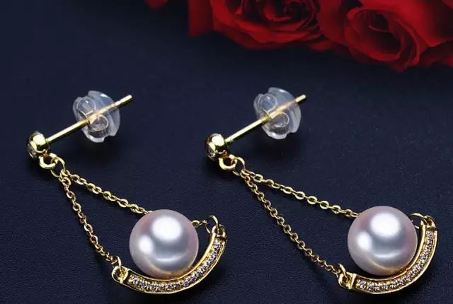 婚纱化妆_新娘婚纱装_时尚新娘造型:婚纱礼服配饰化妆