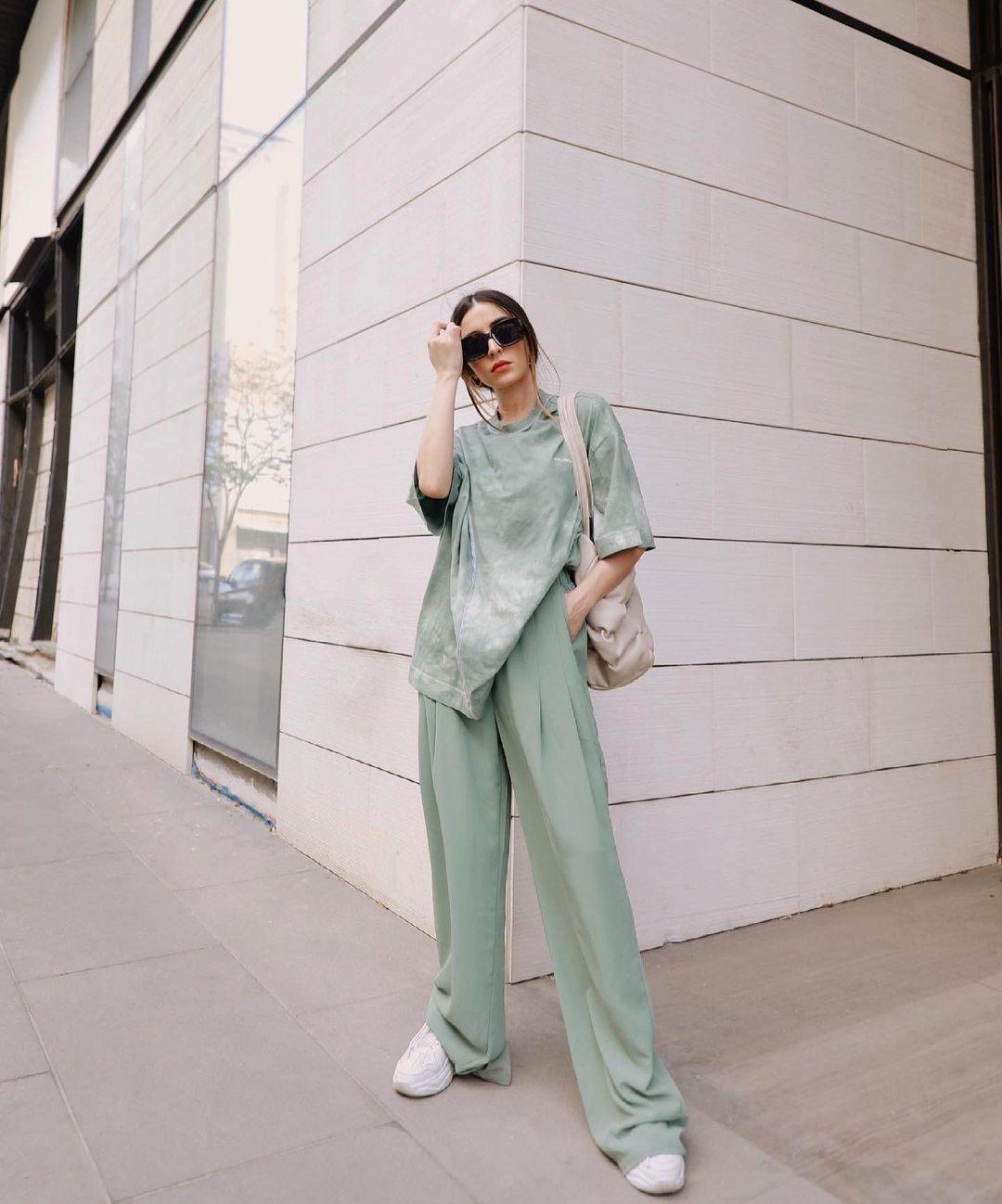 旧体恤衫改造女式背心_旧t恤改造时尚背心_t恤改背心好看吗