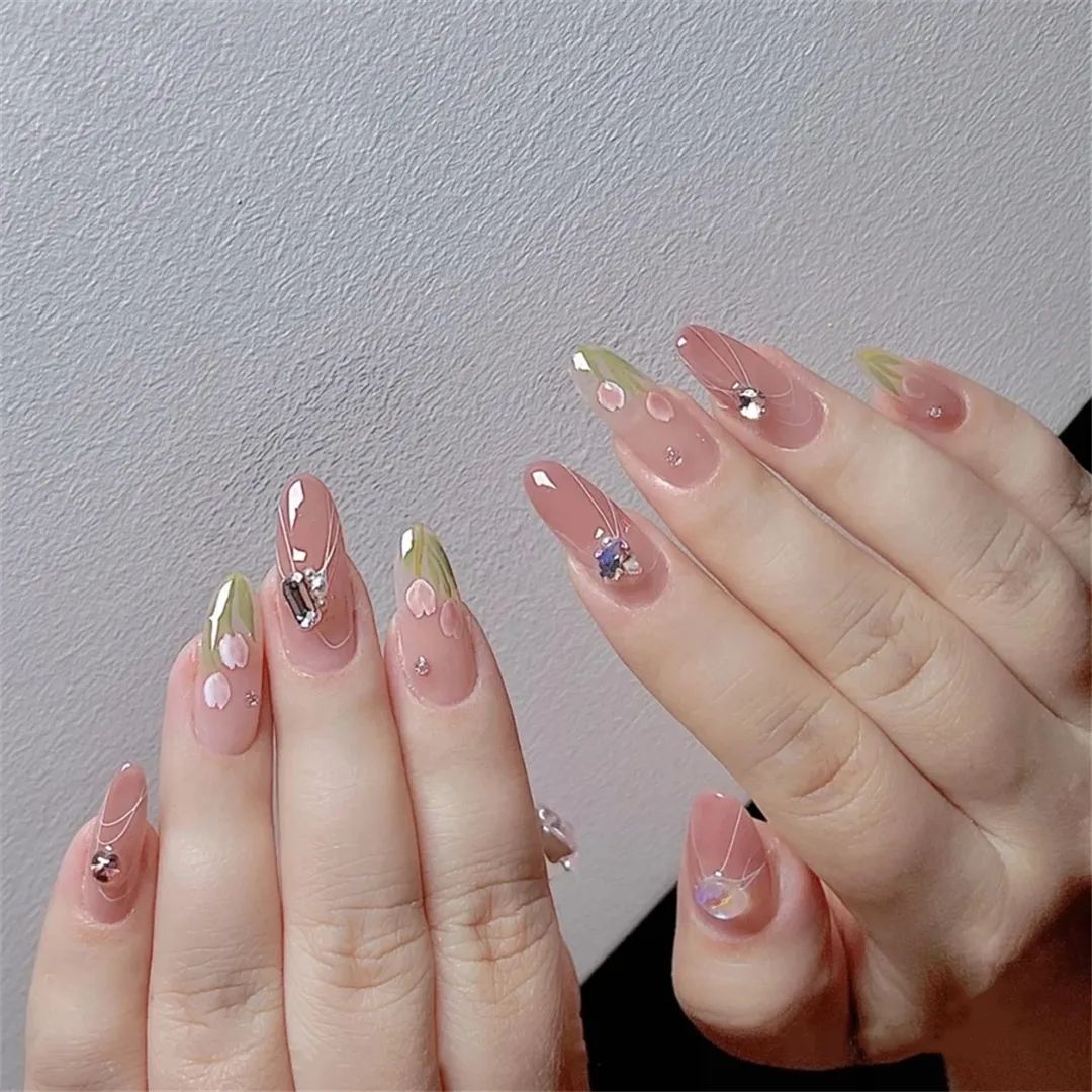 美甲时尚名字店点名怎么取_美甲店名字推荐_时尚一点的美甲店名字