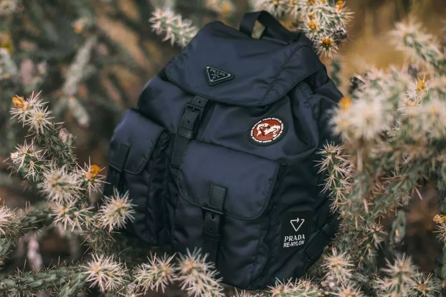 深圳背包厂家_国内做背包定制_深圳时尚背包生产定制