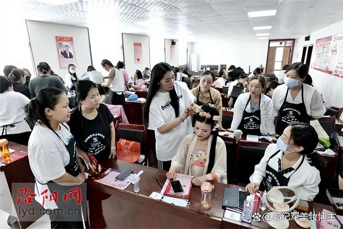 河南洛阳时尚魅影_洛阳魅影化妆学校_洛阳时尚魅影职业培训学校