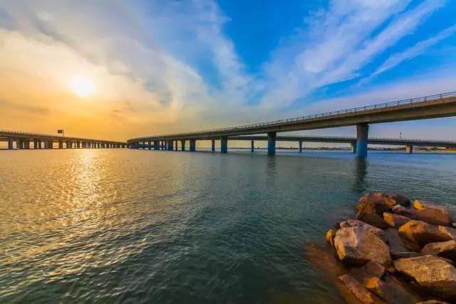 青岛栈桥旅游攻略-青岛旅游攻略必去景点栈桥(图28) 青岛旅游攻略必去景点栈桥_青岛攻略旅游栈桥图片_青岛栈桥旅游攻略