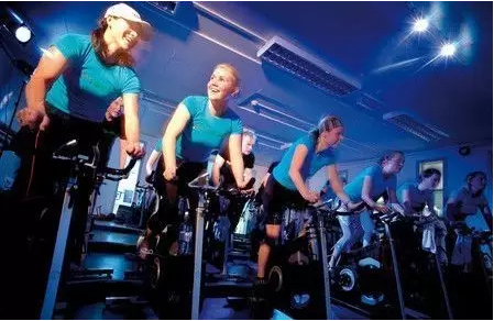 潮流时尚英语怎么说_潮流时尚英文怎么写_时尚潮流英语