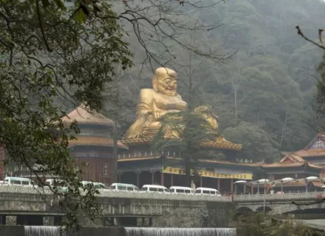 凤凰古镇回重庆沿途景点_凤凰古镇离重庆多少公里_重庆到凤凰古镇旅游攻略