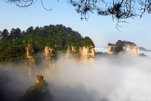 凤凰古镇回重庆沿途景点_重庆到凤凰古镇旅游攻略_凤凰古镇离重庆多少公里