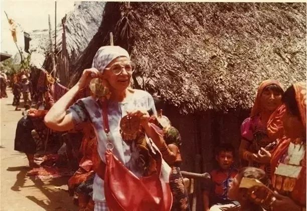 美国时尚奶奶linda_时尚奶奶发型_全球最时尚老奶奶