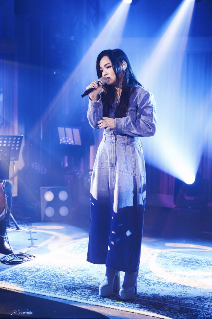 徐佳莹穿搭_徐佳莹时尚照片_时尚照片徐佳莹视频