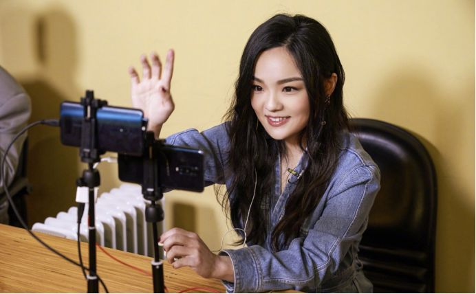 徐佳莹时尚照片_时尚照片徐佳莹视频_徐佳莹穿搭