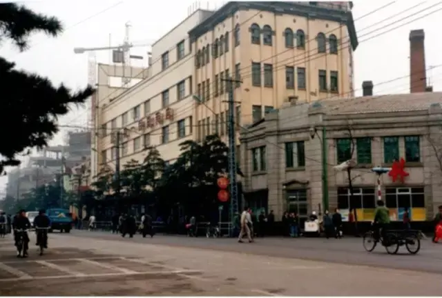 太原街时尚地下买衣服便宜吗_太原街时尚地下男装_太原街时尚地下