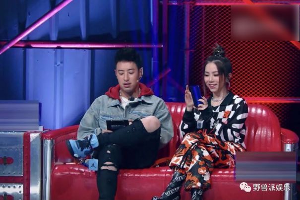 时尚搭配-中式马甲搭配时尚(图2) 时尚搭配_中式马甲搭配时尚_搭配时尚话术