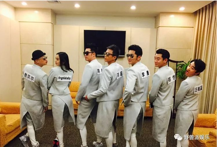 时尚搭配-中式马甲搭配时尚(图23) 时尚搭配_搭配时尚话术_中式马甲搭配时尚