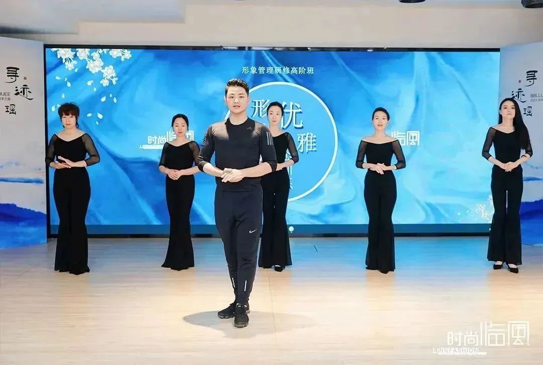 时尚女人帮图片-时尚穿搭图片女高清(图21) 时尚图片女大全唯美头像_时尚女人帮图片_时尚穿搭图片女高清