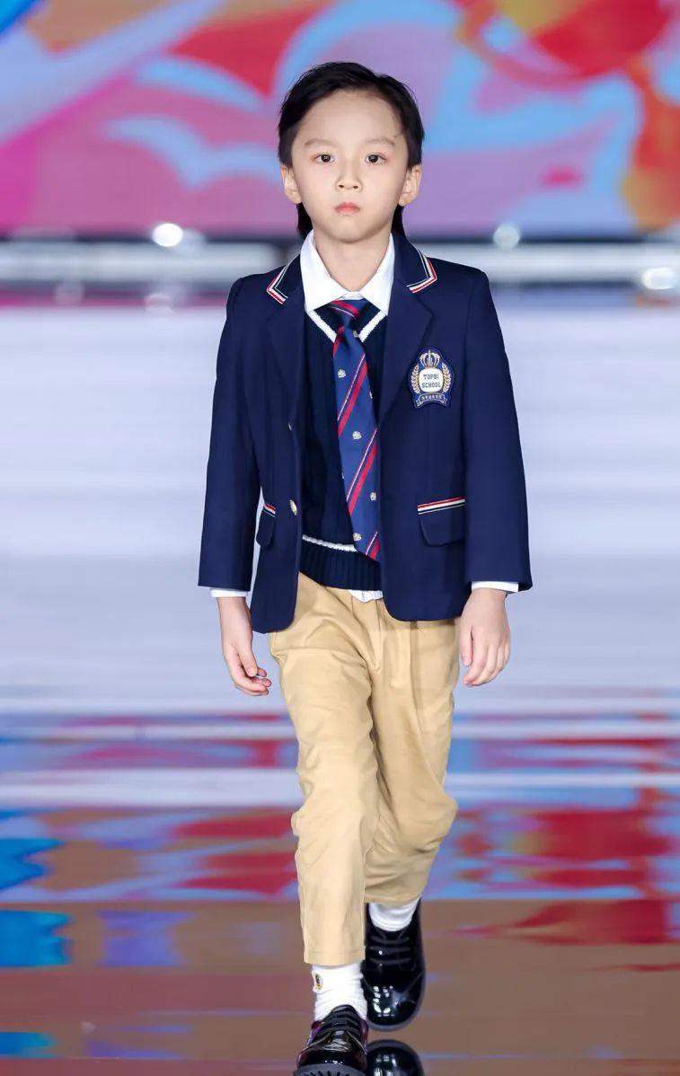儿童时尚服装秀-幼儿时装秀服装(图4) 儿童时尚服装秀_时装秀幼儿_幼儿时装秀服装