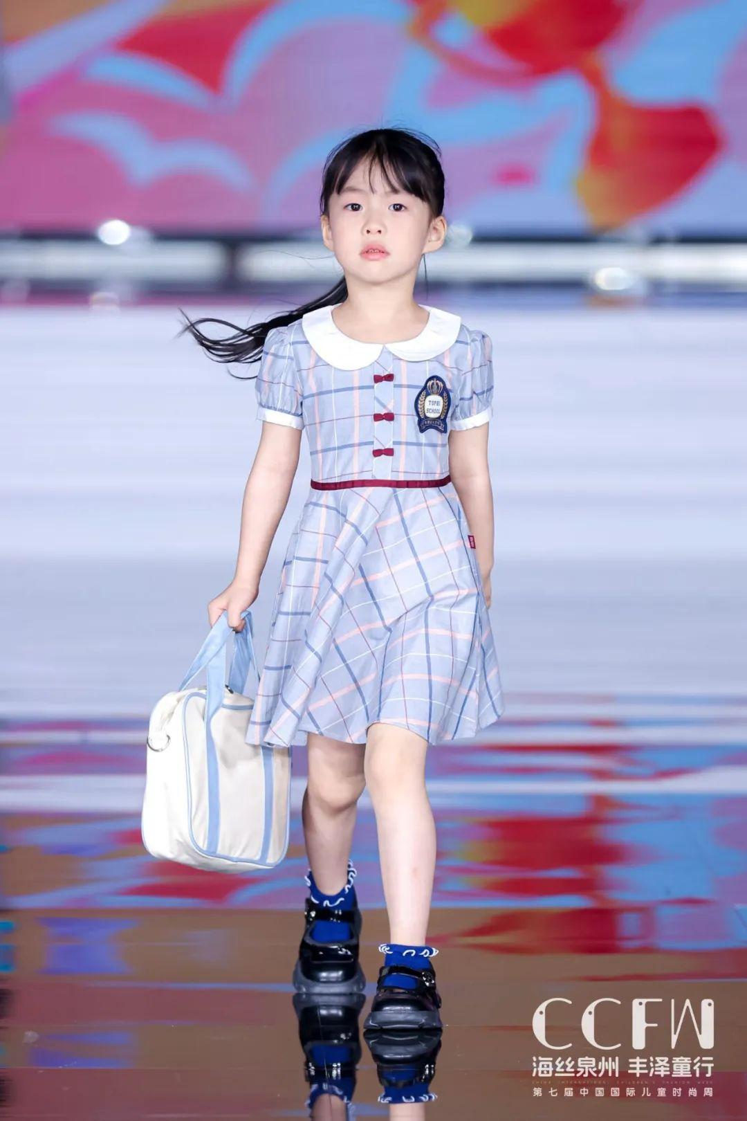 儿童时尚服装秀-幼儿时装秀服装(图5) 时装秀幼儿_儿童时尚服装秀_幼儿时装秀服装