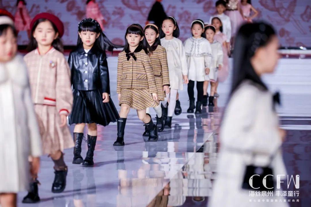 儿童时尚服装秀-幼儿时装秀服装(图12) 小孩时装秀衣服_儿童时尚服装秀_幼儿时装秀服装