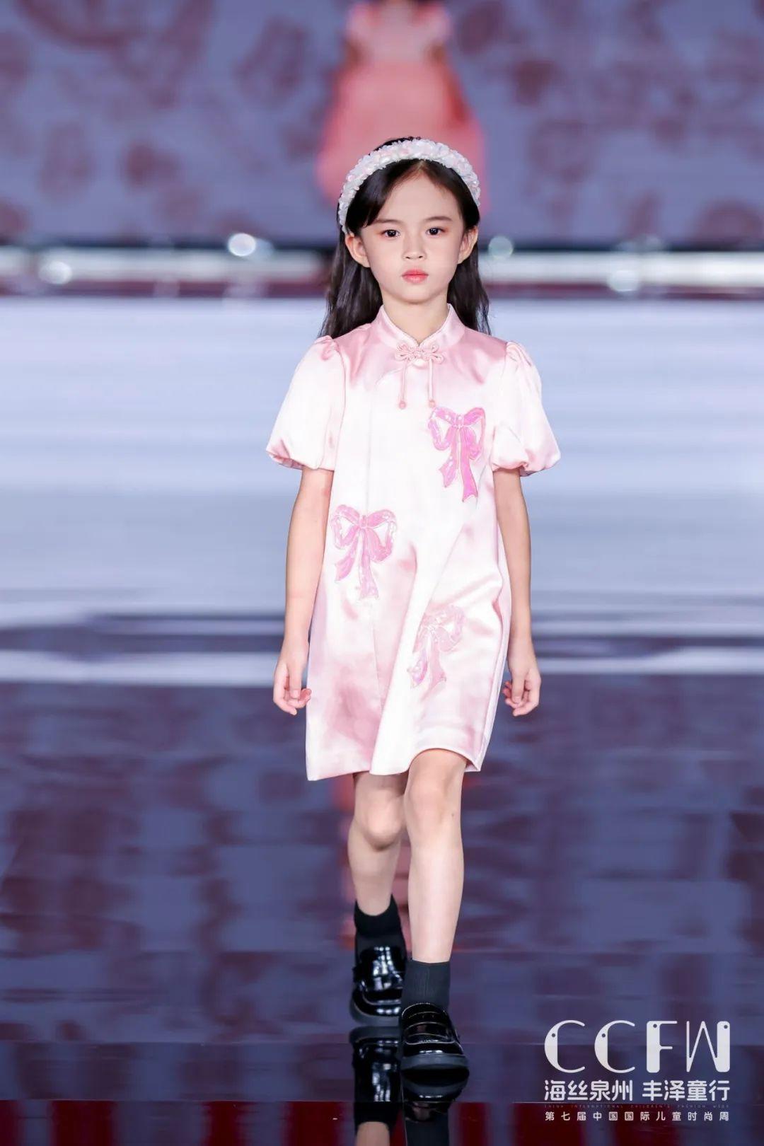 儿童时尚服装秀-幼儿时装秀服装(图7) 幼儿时装秀服装_小孩时装秀衣服_儿童时尚服装秀