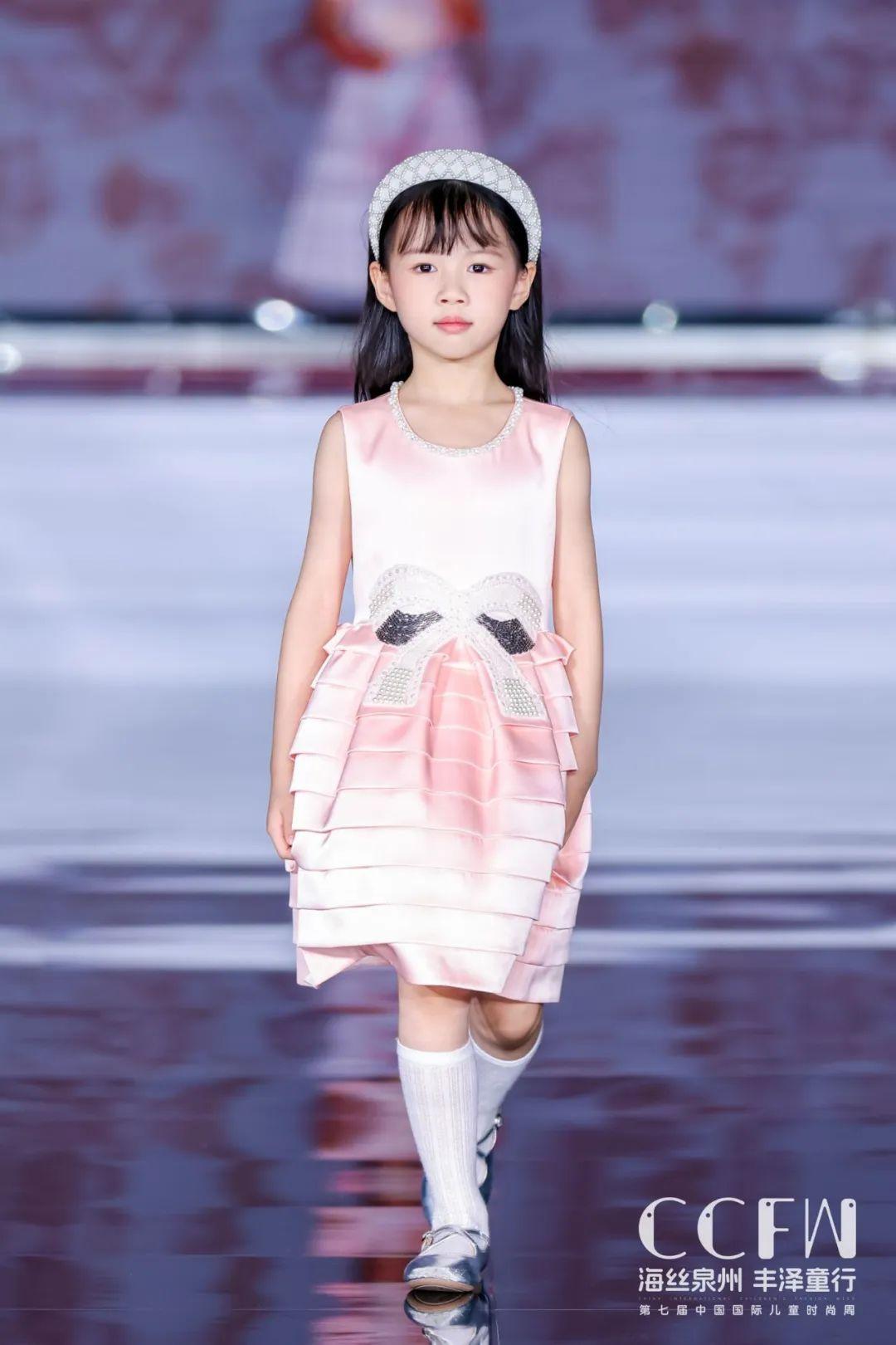 儿童时尚服装秀-幼儿时装秀服装(图8) 小孩时装秀衣服_儿童时尚服装秀_幼儿时装秀服装