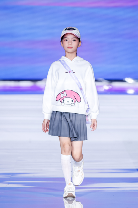 儿童时尚服装秀-幼儿时装秀服装视频(图11) 幼儿时装秀服装视频_时装秀幼儿_儿童时尚服装秀