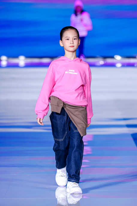 儿童时尚服装秀-幼儿时装秀服装视频(图13) 幼儿时装秀服装视频_时装秀幼儿_儿童时尚服装秀