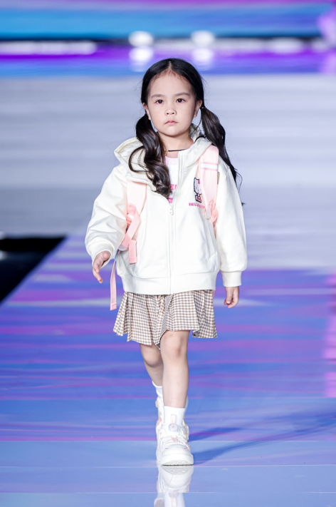 儿童时尚服装秀-幼儿时装秀服装视频(图14) 幼儿时装秀服装视频_时装秀幼儿_儿童时尚服装秀