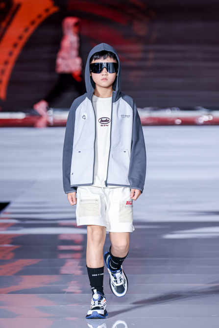 儿童时尚服装秀-幼儿时装秀服装视频(图6) 时装秀幼儿_儿童时尚服装秀_幼儿时装秀服装视频