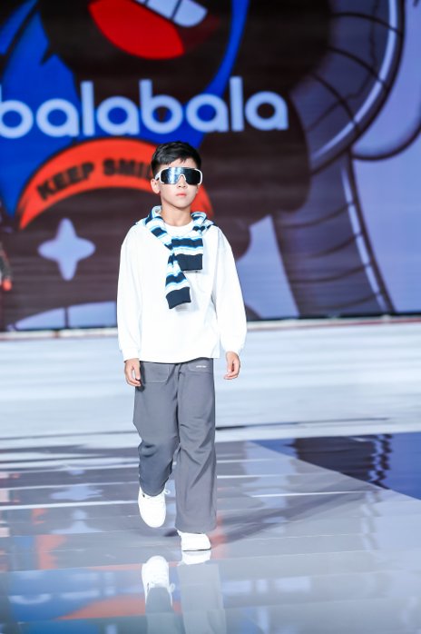 儿童时尚服装秀-幼儿时装秀服装视频(图7) 儿童时尚服装秀_时装秀幼儿_幼儿时装秀服装视频