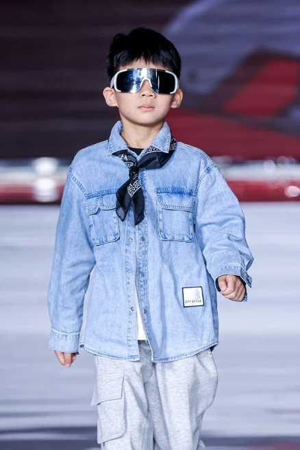 儿童时尚服装秀-幼儿时装秀服装视频(图8) 幼儿时装秀服装视频_时装秀幼儿_儿童时尚服装秀