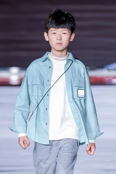 儿童时尚服装秀-幼儿时装秀服装视频(图9) 幼儿时装秀服装视频_时装秀幼儿_儿童时尚服装秀