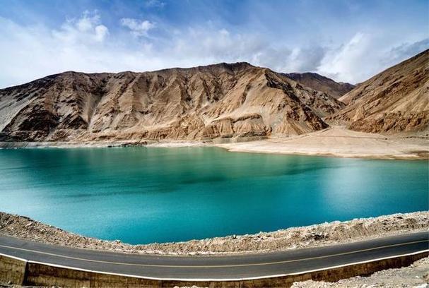 塔克拉玛干沙漠旅游攻略-塔克拉玛干沙漠旅游景点攻略(图2) 塔克拉玛干沙漠旅游攻略_塔克拉玛干沙漠风景_塔克拉玛干沙漠旅游景点攻略