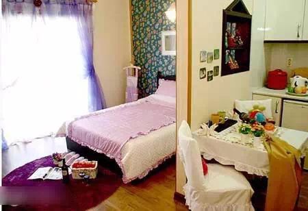 简约卧室装修风格效果图片大全_卧室壁纸装修效果图简约时尚_简约卧室壁纸装饰墙图片