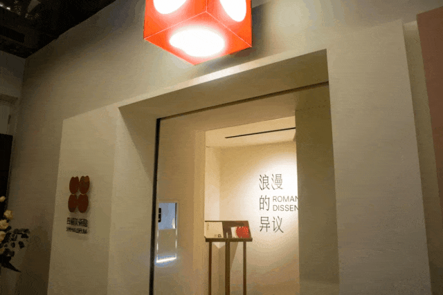 白色时尚音乐节_白色时装秀_2012白色时尚音乐节