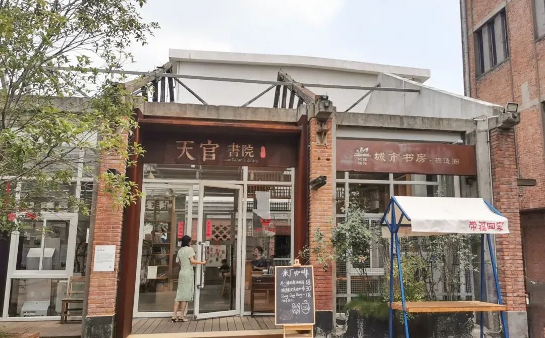 白色时尚音乐节_白色时装秀_2012白色时尚音乐节